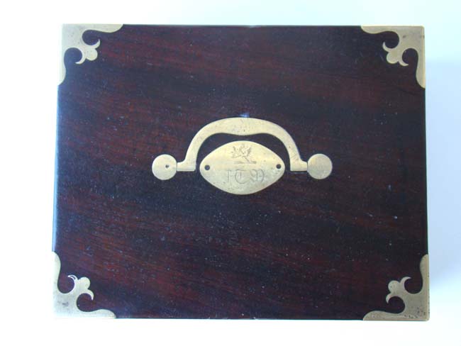 An early 19th century century English brass mounted mahogany Gentleman's travelling box circa 1820-1840 — image 3